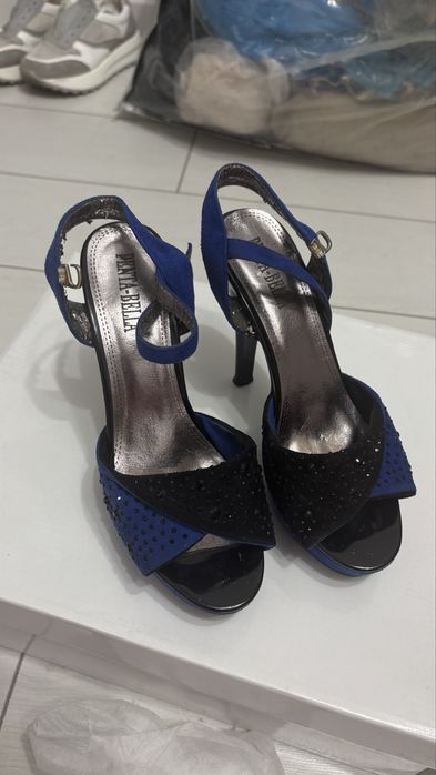 Две пары туфель по символической цене