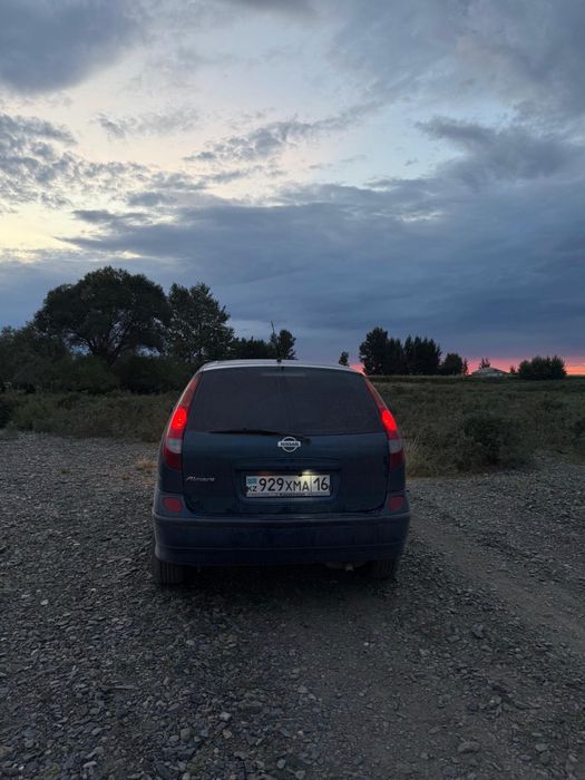 Nissan almera tino