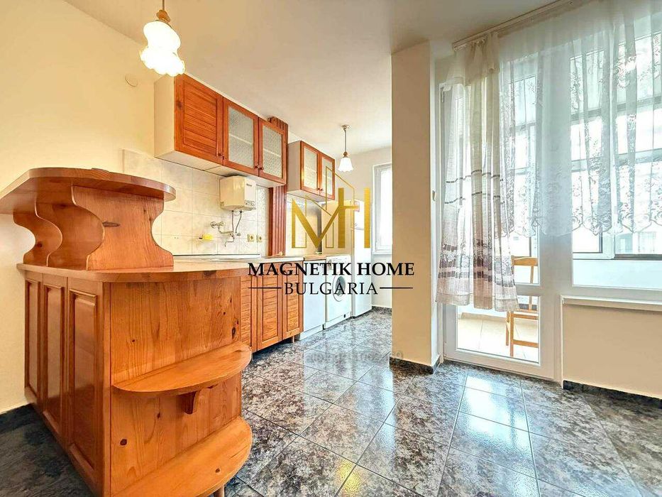 Приветлив двустаен апартамент до Младежки дом и у-ще Иван Вазов в ж.к. Възраждане