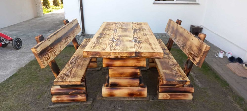 Vand set masa si banci rustice din lemn masiv