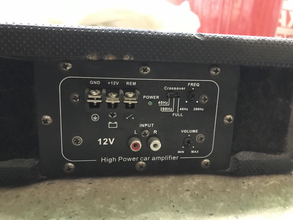 сабвуфер под сиденье