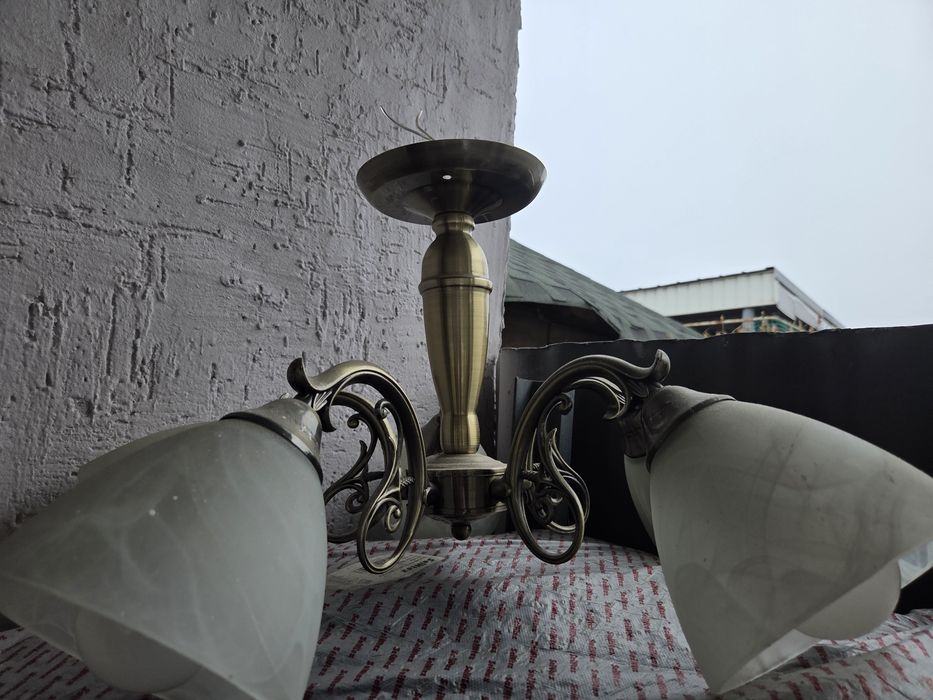 Люстры б/у рабочее, в хорошем состоянии