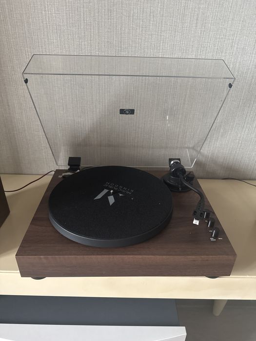 виниловый проигрыватель