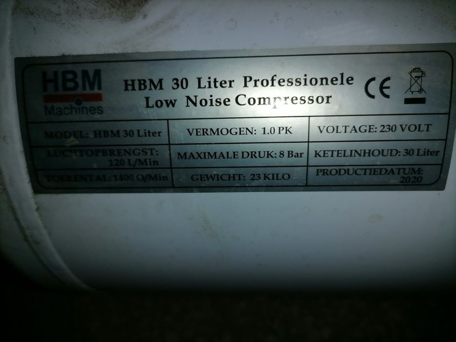 Безмаслен безшумен професионален компресор HBM / 30 l,