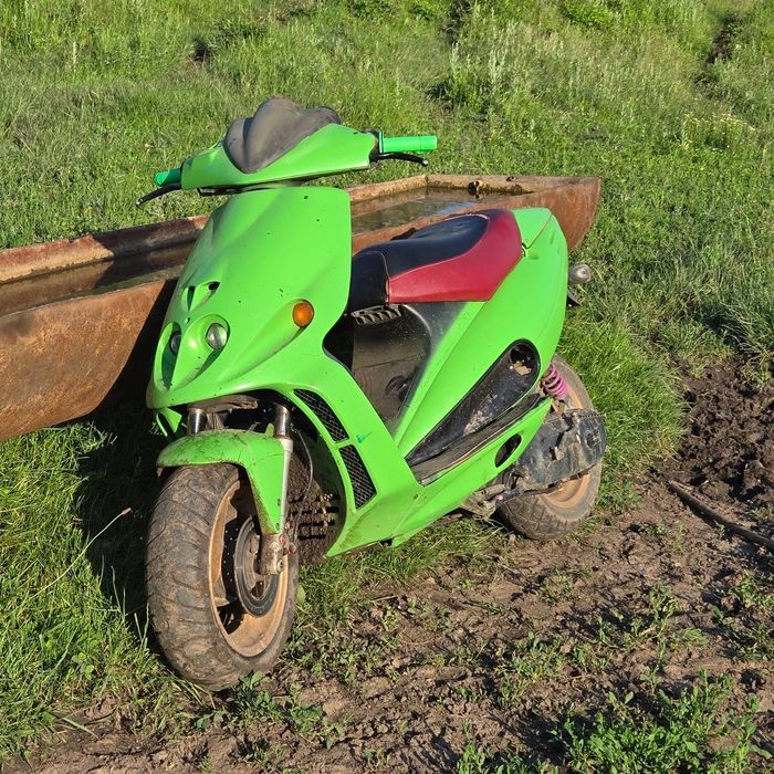 Vând/schimb  scuter malaguti f12
