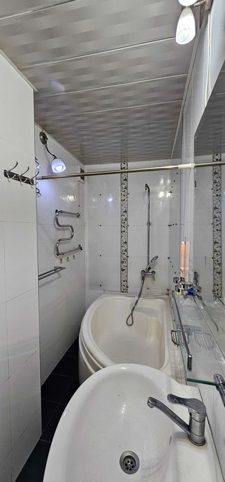 Мирзо Улугбек 3 комнатная 2 этаж Собственник