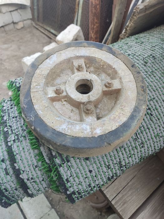 Продам колесо на тележку