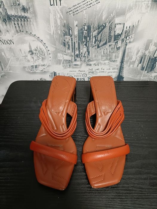 Vând sandale Adolfo Dominguez