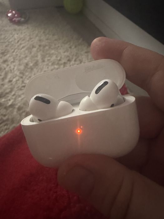 Casti airpods pro 1 originale ( casca dreapta + dock )