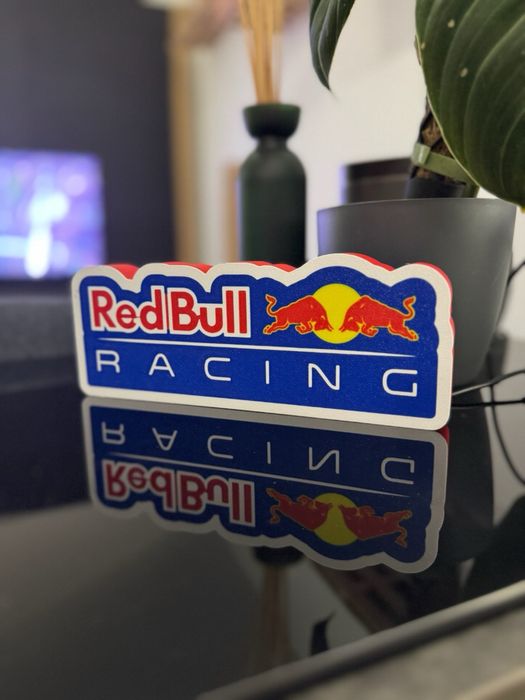 Lampă LED decorativă Red Bull Racing – ideală pentru birou sau gaming