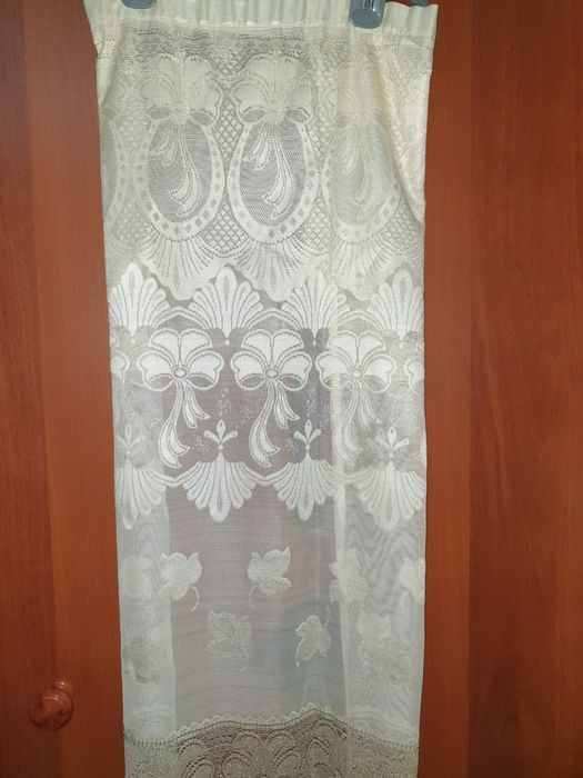 Продаю тюль,  скатерть на стол