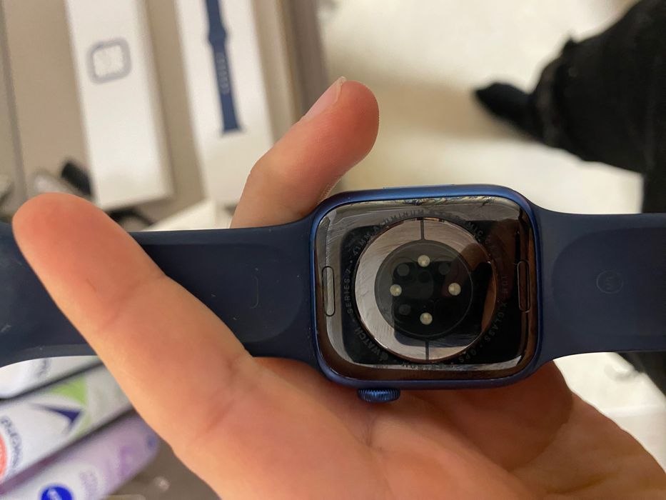 Продава се Apple Watch 7