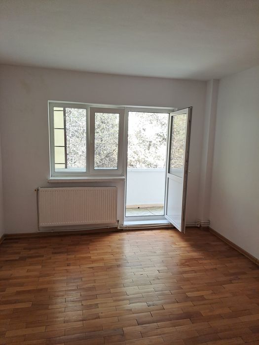 Închiriez apartament trei camere zonă rezidențială, Piatra Neamț