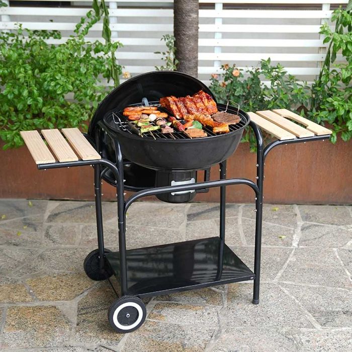 Голямо дворно барбекю 45 см. диаметър с две маси и колелца