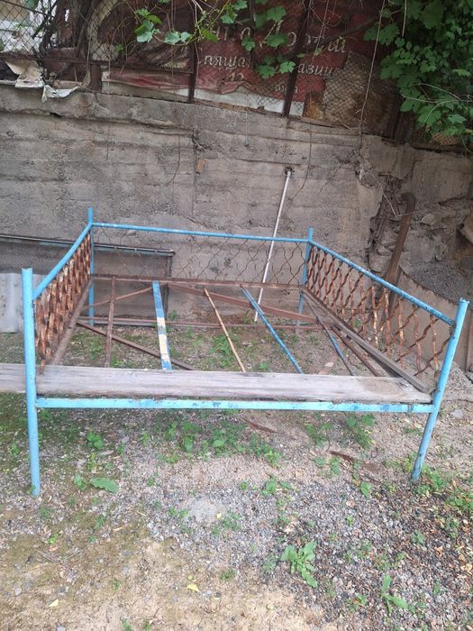 Железный тапчан для дома