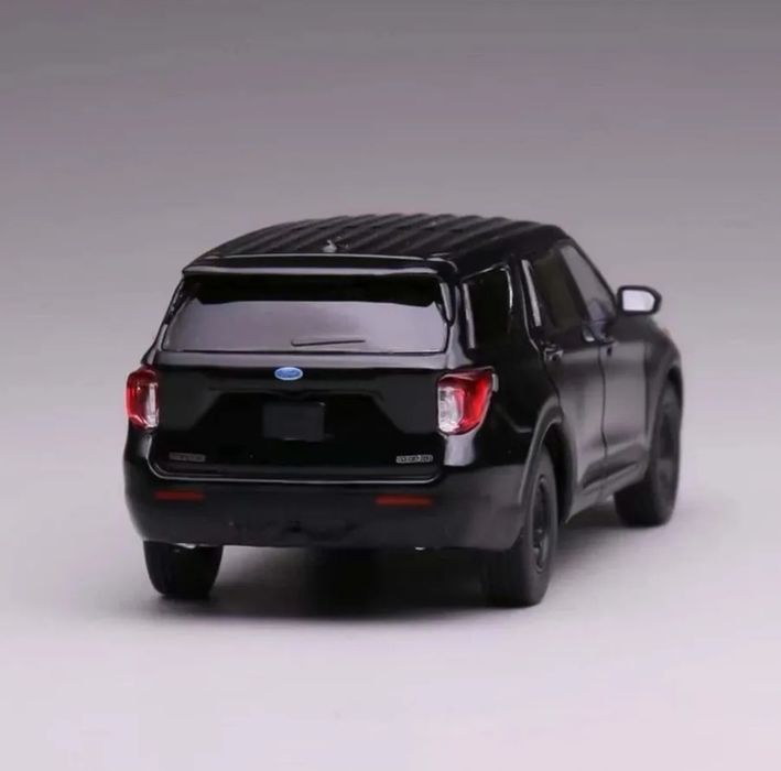 Модель Ford Explorer police interceptor в масштабе 1:64