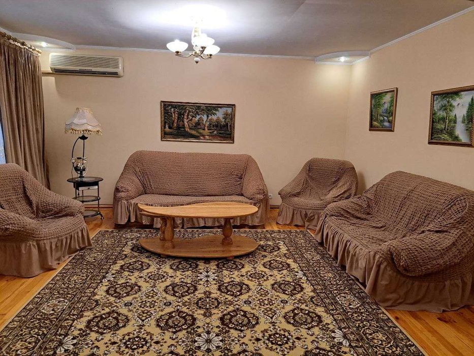 Продаётся шикарная возможность в самом центре, напротив с Mirabad Ave