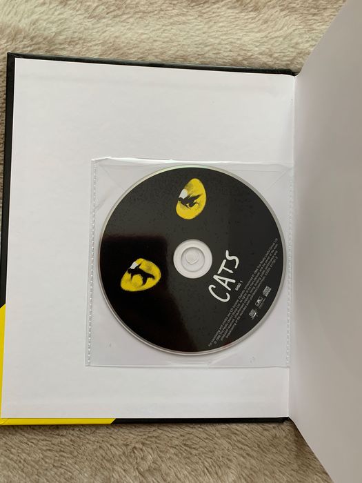 Книга на английски език Old Possum's Book of Practical Cats