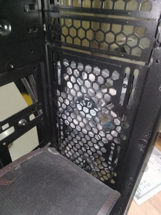 Продам кейс . Thermaltake View 32 TG RGB
