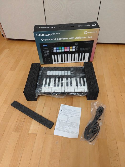 Novation Launchkey 25 MK3