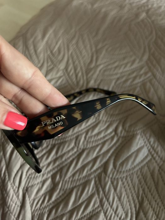 Оригинални очила Prada залупени от оптика Леонардо