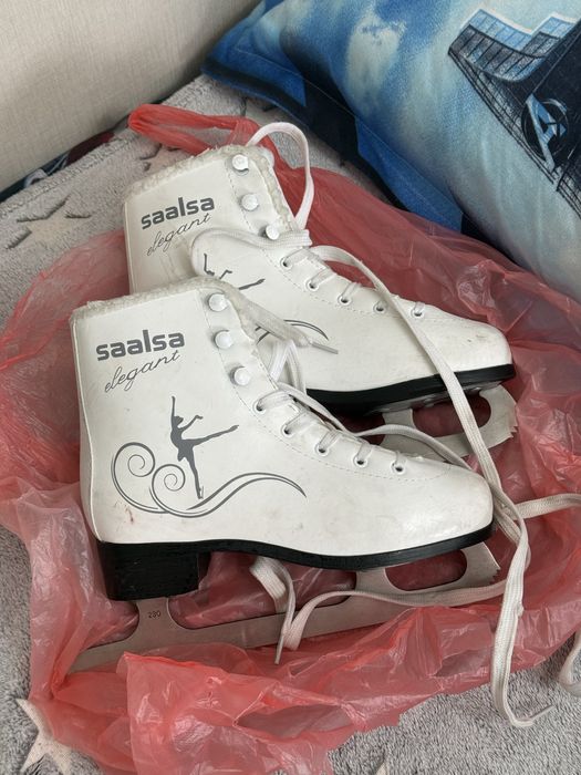 Продам коньки женские