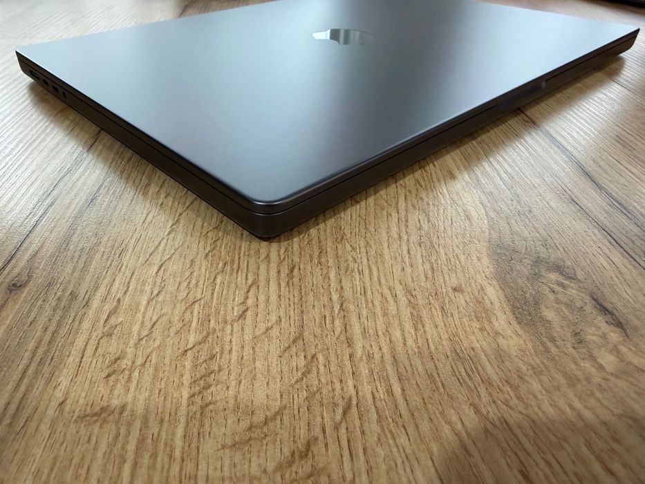 НОВ MacBook Pro 16" M5 PRO Chip 18-CPU/20-GPU/24GB RAM/1TB SSD В ГАРАНЦИЯ ДО 20.04.2027г