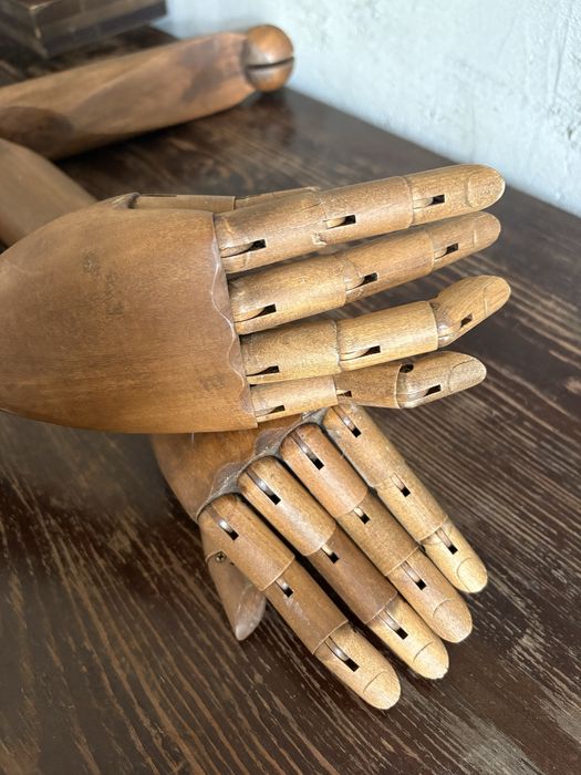 Манекен торс, 2 броя мъжки и 2 дамски. Гъвкави дървени ръце за манекен.