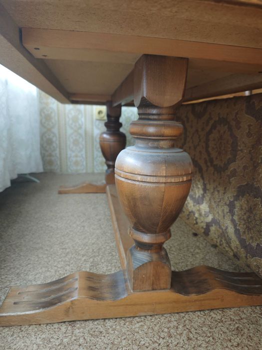 Маса от дърво масив