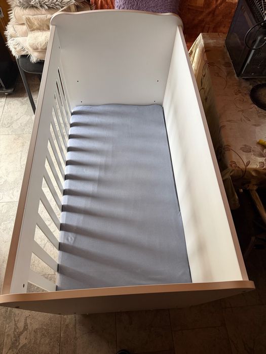 Дървена бебешка кошара+ матрак