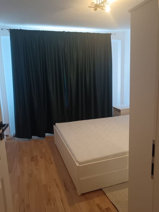 Închiriez apartament 3 camere