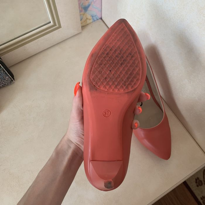 Продам женские туфли