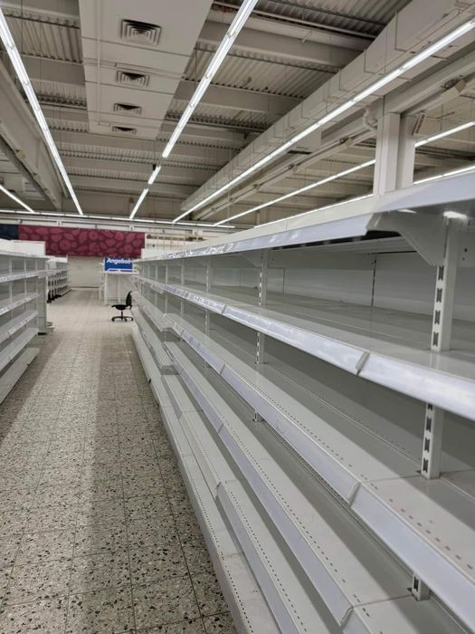 Rafturi metalice pentru supermarketuri