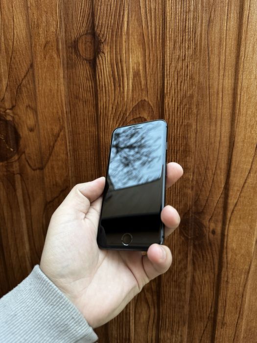 Продам iphone 8 почти в идеале