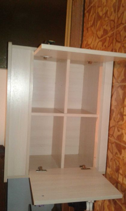 Продам стол-песочницу для детей с полками б/у