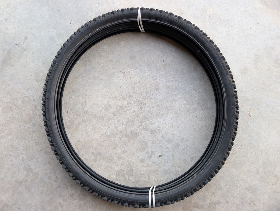 Anvelope bicicletă cu cuie