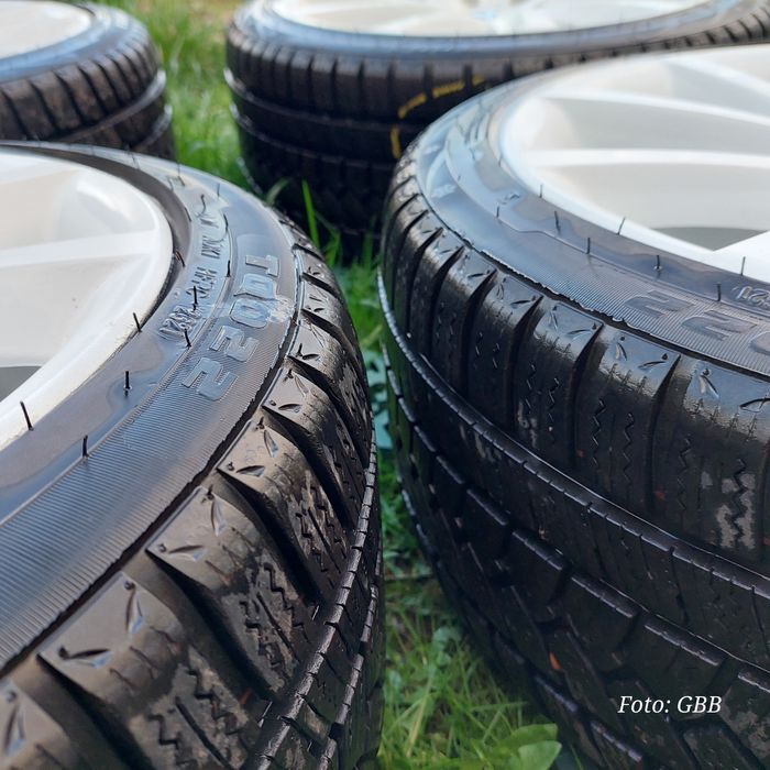 4 Roți 225/40R18, jante 8J, anvelope iarnă