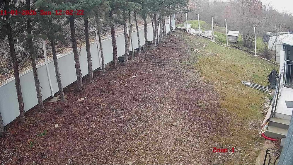 Къща с басейн и двор до Слънчев бряг