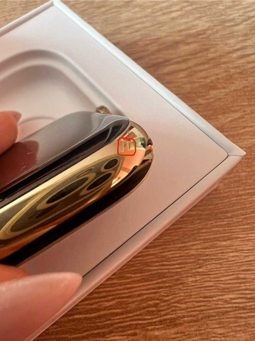 Apple Watch Series 8 – 41mm Gold + Gold Milanese Loop