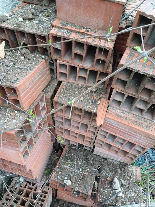 Огнеупорни топлоизолационни тухли + плътни тухли единички