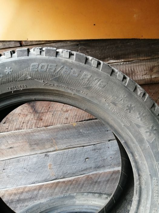 Продам зимние шины202/55R16