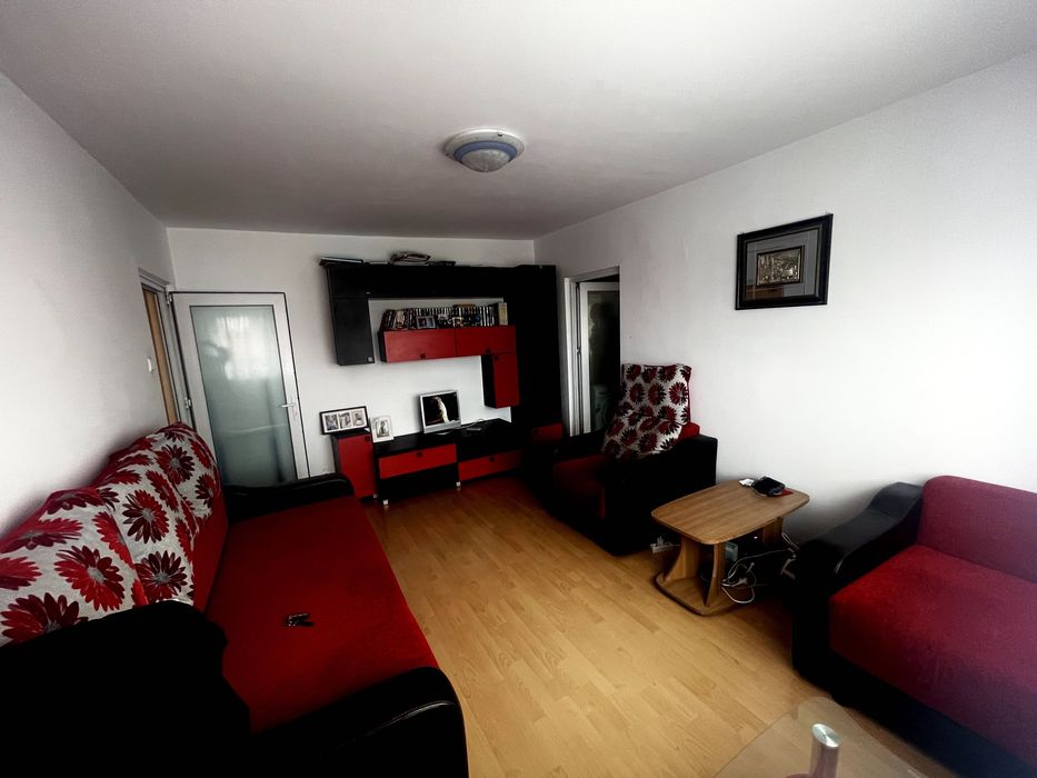 vând apartament 3 camere 56 mp decomandat