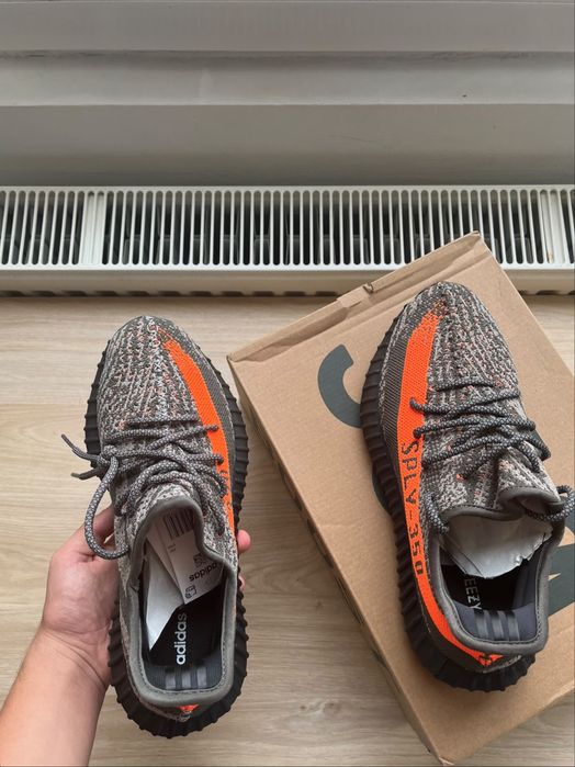 Yeezy 350 ,,V2 Carbon Beluga”-noi, nefolositi