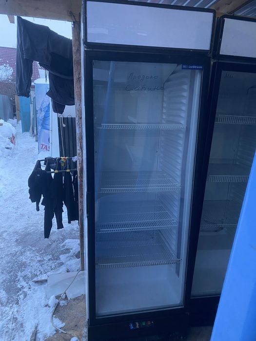 Продам витрины холодильники