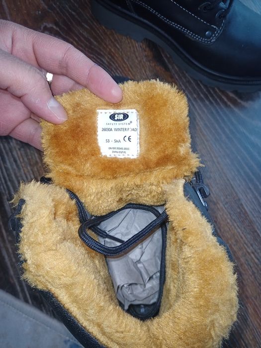 Продам новую спецобувь