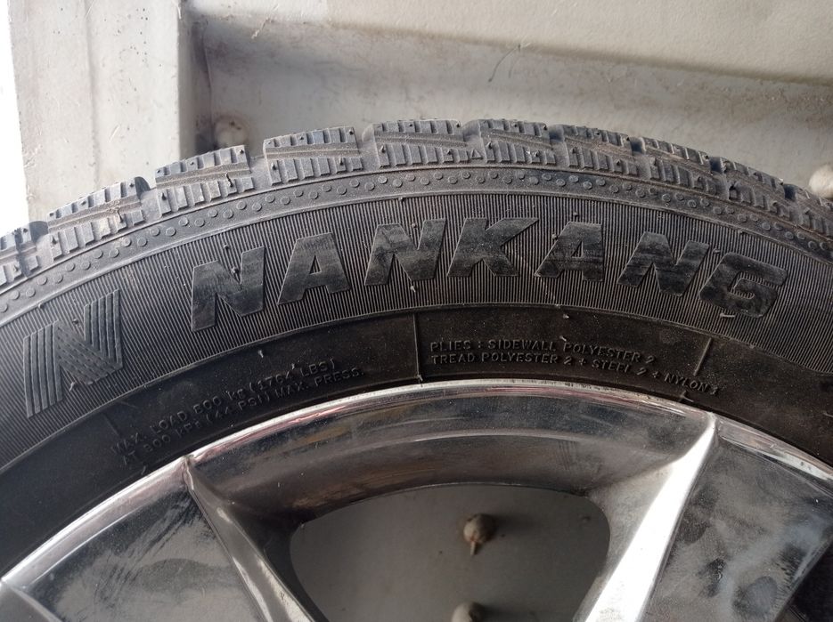 Зимние резины с дисками в отличном состоянии