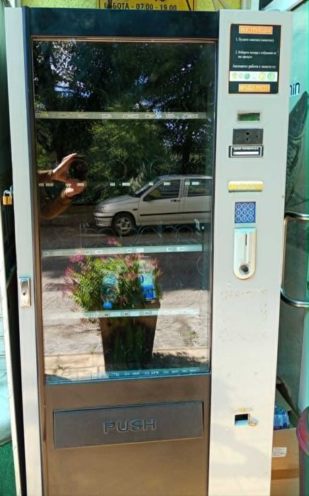 Продавам вендинг витрина Biachi