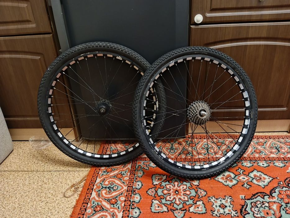 Продам переднее заднее колесо 24 диаметр