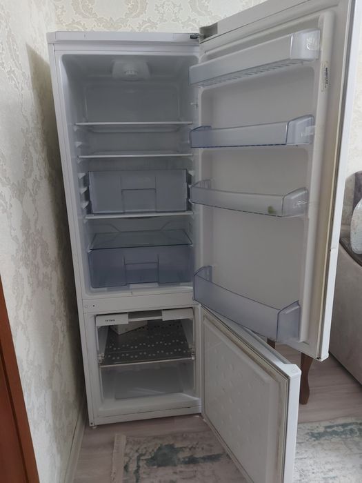 Холодильник б/у жумыс истеп тур.
