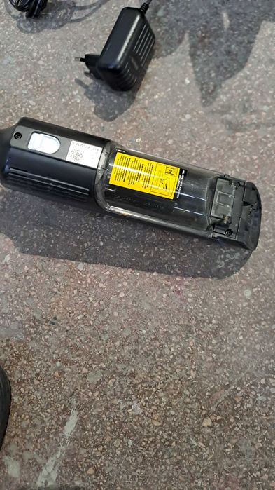 Aspirator de mână Shark WV270EU – fără fir, HEPA, funcțional